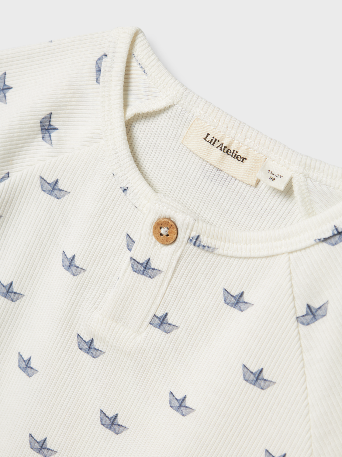 model_shot-front_full